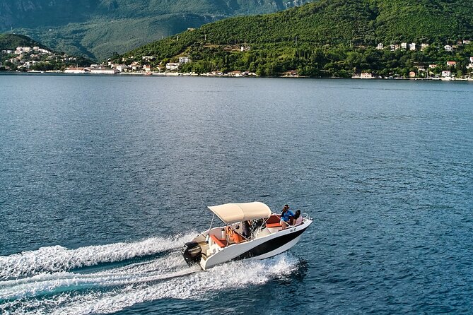 Blue Cave Guided Tour in Kotor Bay - The speedboat return: splashes, turns, and finishing strong