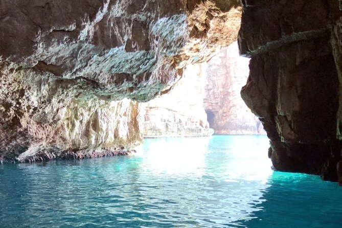 Blue Cave & Lady of the Rocks 3 hrs private tour (up to 8 pax) - Our Lady’s Temple and Verige: baroque faith, the narrowest channel, and the chain-defense story