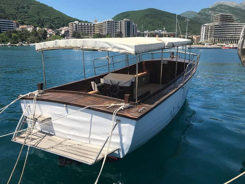 Budva: Mariolo Boat Tours - 3.5 hours panoramic tour - Drobni pijesak and your first swim break from the boat
