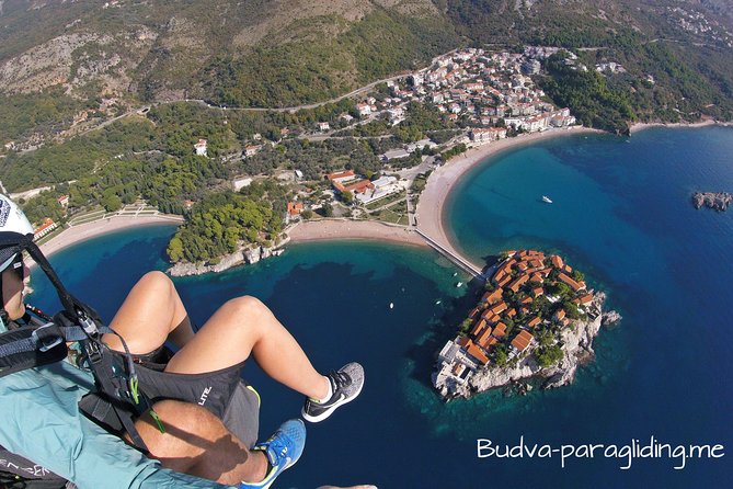 Exclusive Paragliding Montenegro - Becici Beach: the briefing and the views start early