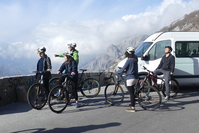 Express Cable Car ascent & 25Turns Epic Bike Descent. - Break time and a real-world tip for food planning