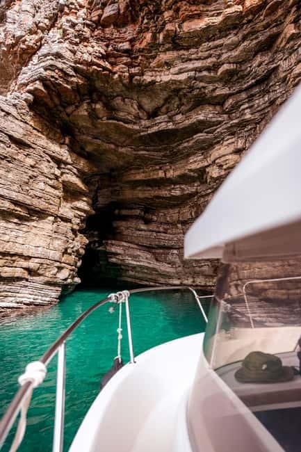 From Budva: Stefan and Katič Islands Boat Trip - Sv. Stefan island break: the iconic stop for photos and architecture
