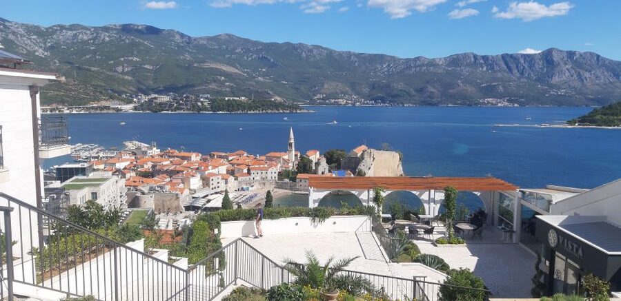 From Dubrovnik: Perast, Kotor & Budva Small-Group Day Trip - Entering Montenegro: The Early Start and Passport Reality