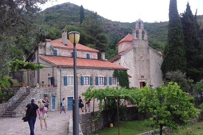 Great tour of coastal monasteries in Budva - Walking on the path of history! - Praskvica Monastery: old coast roots and a treasury worth seeing