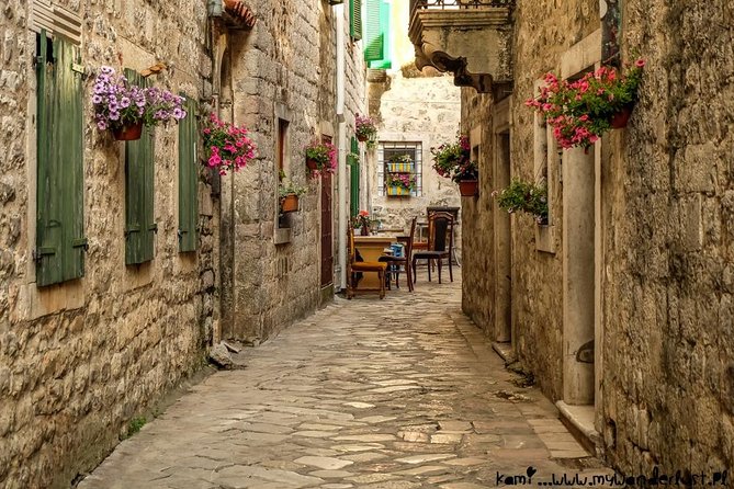 Kotor Old Town Small-Group Walking Tour - Why Kotor’s old town is best seen with a guide in hand