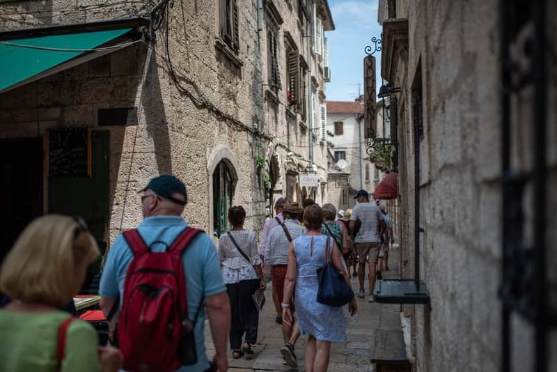 Kotor & Perast: Guided Day Trip From Dubrovnik - Dubrovnik Old Town drop-off: 600 meters down, plan for the walk