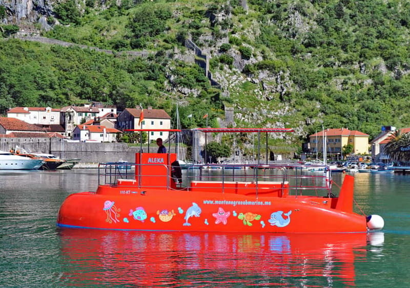 Kotor: Red Semi-Submarine Family Tour With Underwater Cabin - Meeting point in City Park, and how to avoid a stressful start