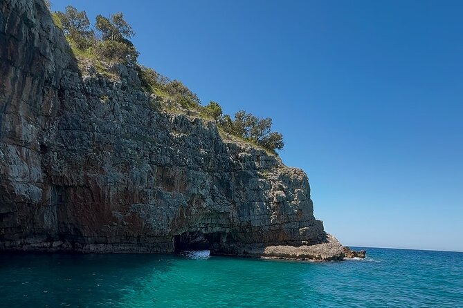 LUX Blue Cave, Lady of the Rocks, Mamula, Submarine Tunnel (3h) - Accessibility and who this tour fits best