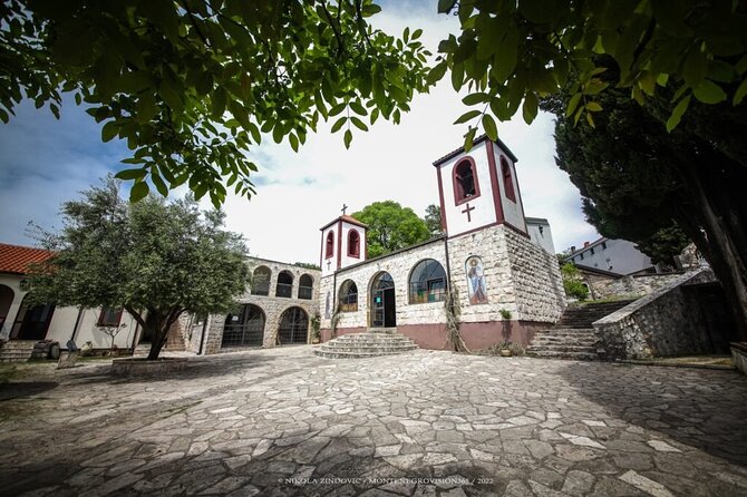 Monastery tour MONESTERY CETINJE DAJBABE AND OSTROG - Stop 3, Ostrog: the famous monastery tied to Saint Vasilij Ostroška