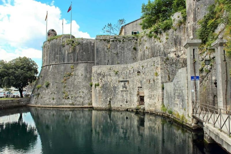 Montenegro from Albania: A Day Tour full of discoveries - Border Reality Check: Why the Day Can Feel Long