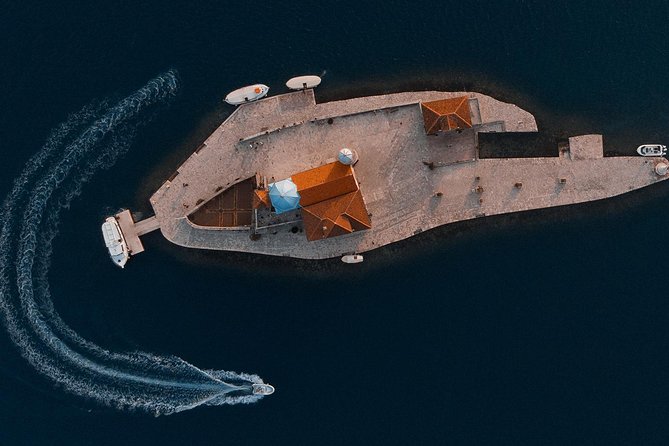 Personalized private speed boat tour - What’s included onboard: Wi-Fi, snorkeling gear, and bottled water