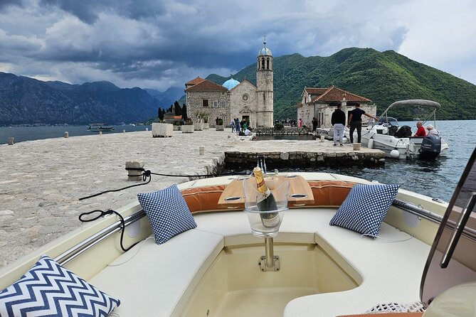 Private Lux 3.5h Speedboat Our Lady of the Rock and Blue Cave - Onboard vibe: information, humor, and small touches