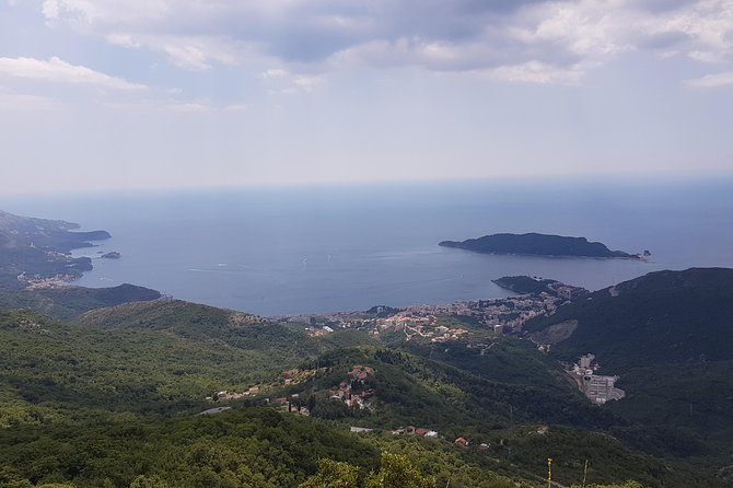 Private transfers from Podgorica Airport and city to Budva - Inside the car ride: comfort, helpful drivers, and easy momentum