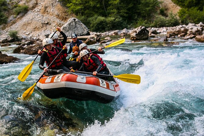 Rafting Adrenalin 7km - Mid-trip break: photos, swimming in Tara, and a riverbank snack