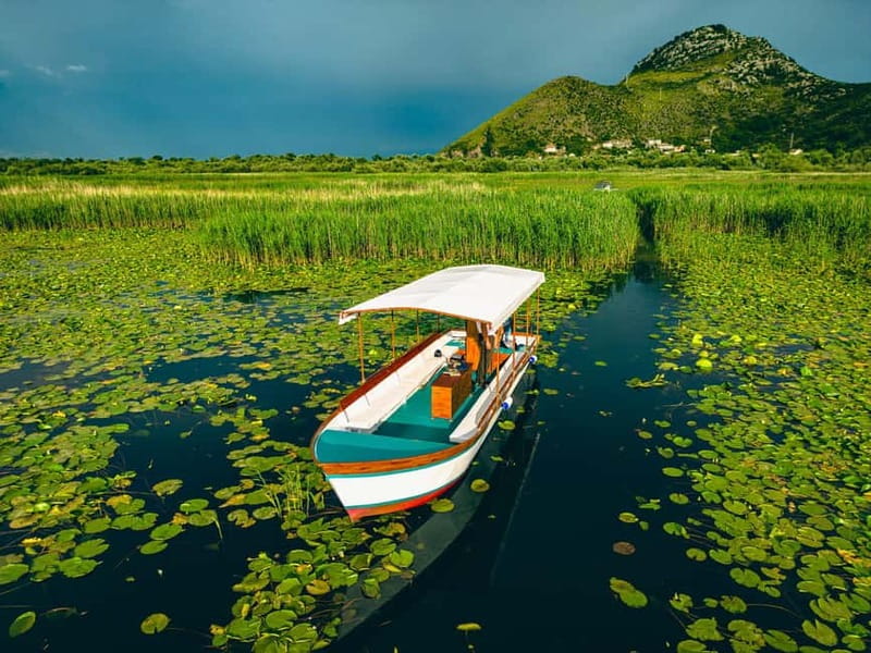 Skadar Lake Virpazar : Speed Boat Special ! - Onboard drinks, and how the mood stays relaxed on a moving boat