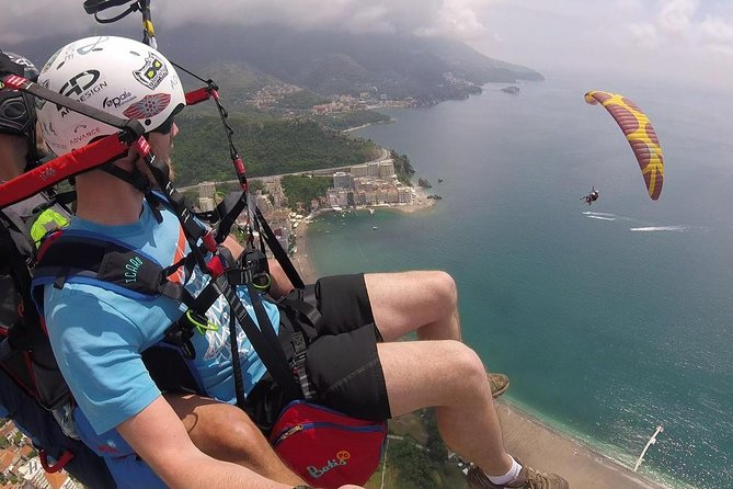 Tandem paragliding in Budva /All-inclusive - Safety and instruction: the calm part matters