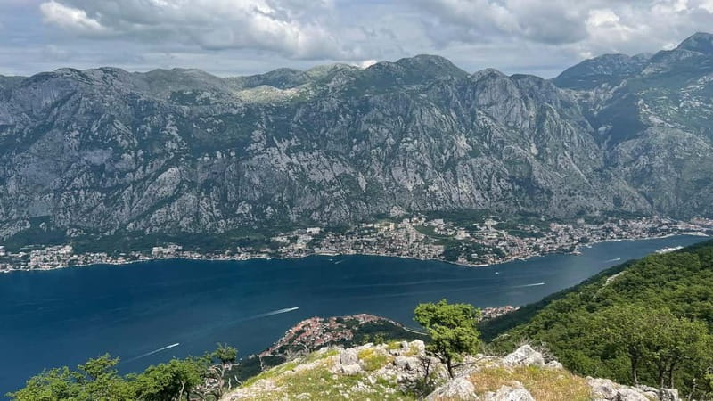 Vrmac Hill E-MTB Adventure - Starting in Njegoševa, and how the tour begins smoothly